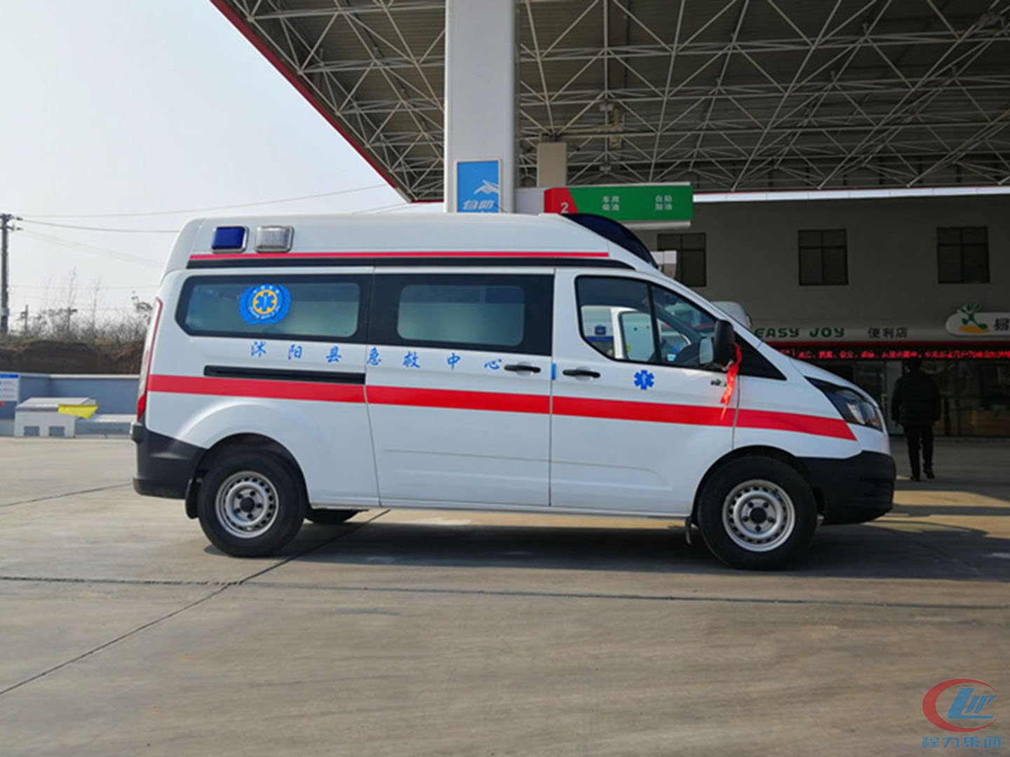 國(guó)六福特V362中軸中頂救護(hù)車(chē)