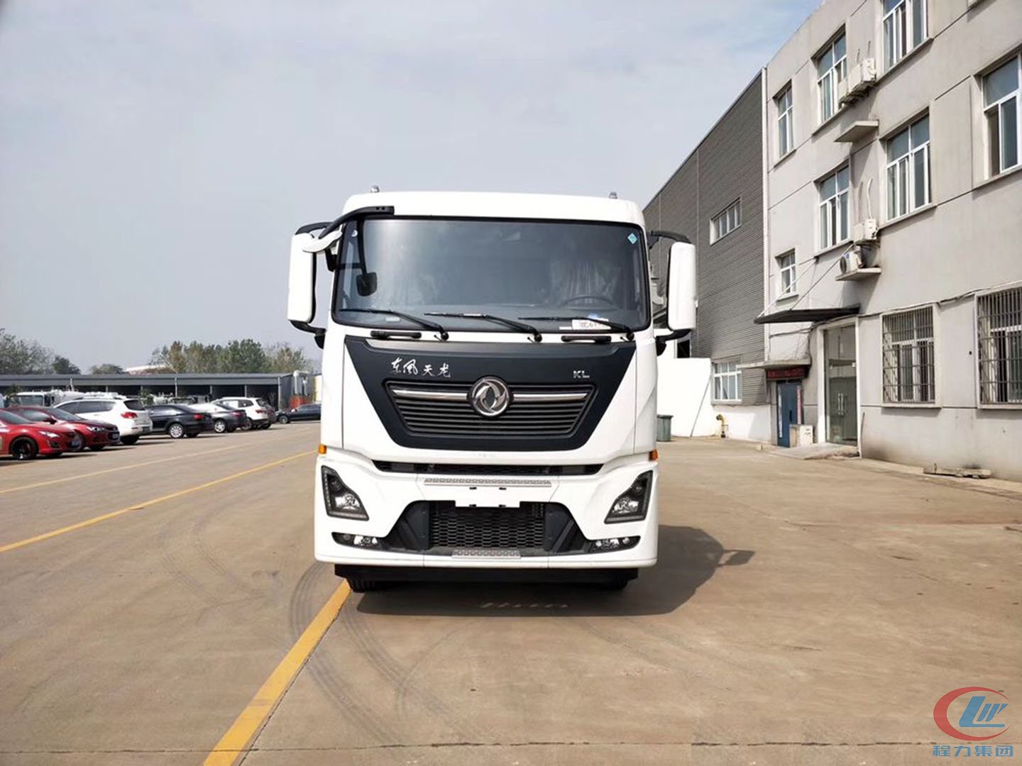 國(guó)六東風(fēng)天龍后雙橋?yàn)⑺囌鎴D片