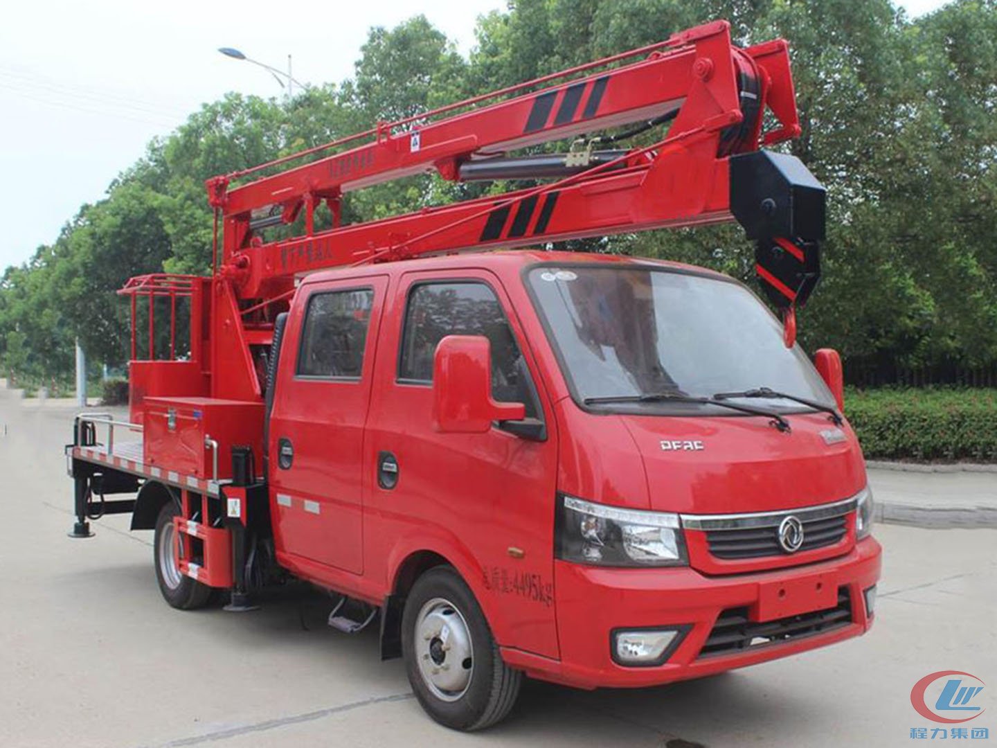 國六東風途逸13米藍牌高空作業(yè)車