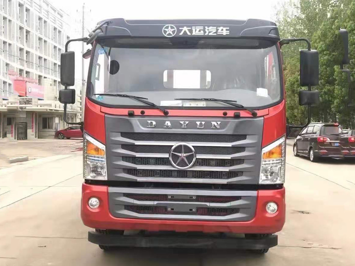國(guó)六湖北大運(yùn)平板運(yùn)輸車