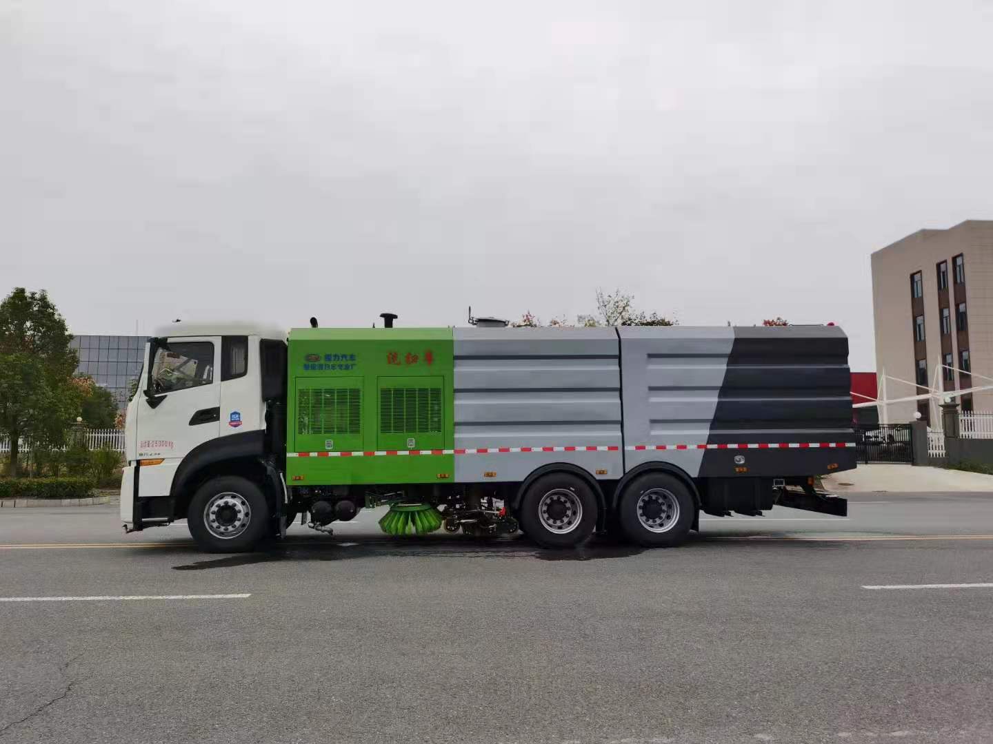國(guó)六東風(fēng)天龍后八輪洗掃車(chē)