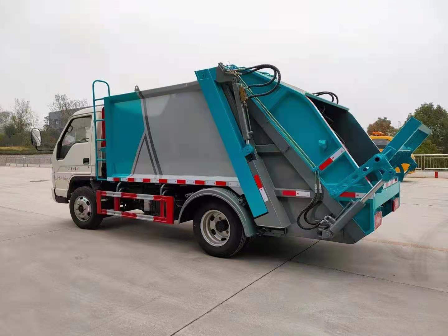 國六福田時(shí)代小卡藍(lán)牌壓縮垃圾車