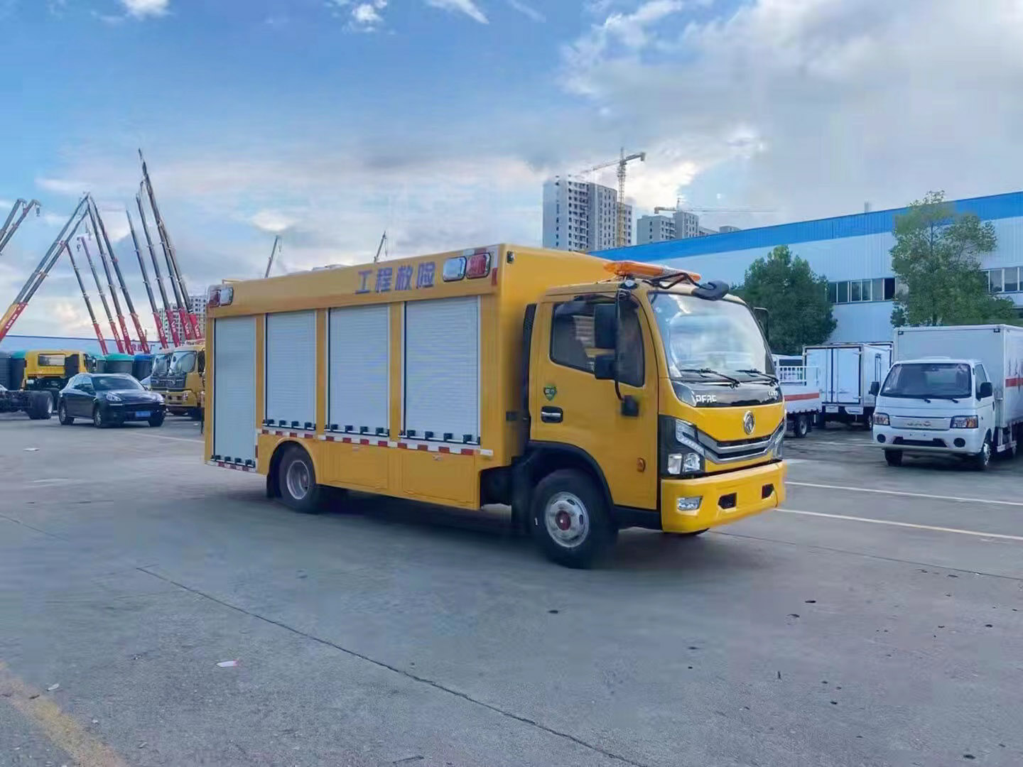 東風(fēng)多利卡搶險(xiǎn)車(chē)