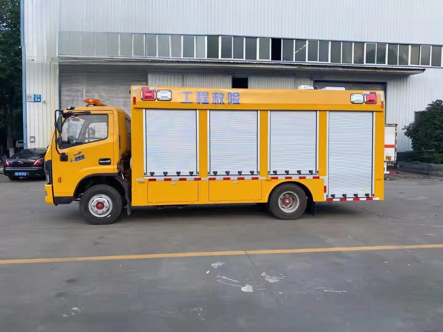 東風(fēng)多利卡搶險(xiǎn)車(chē)