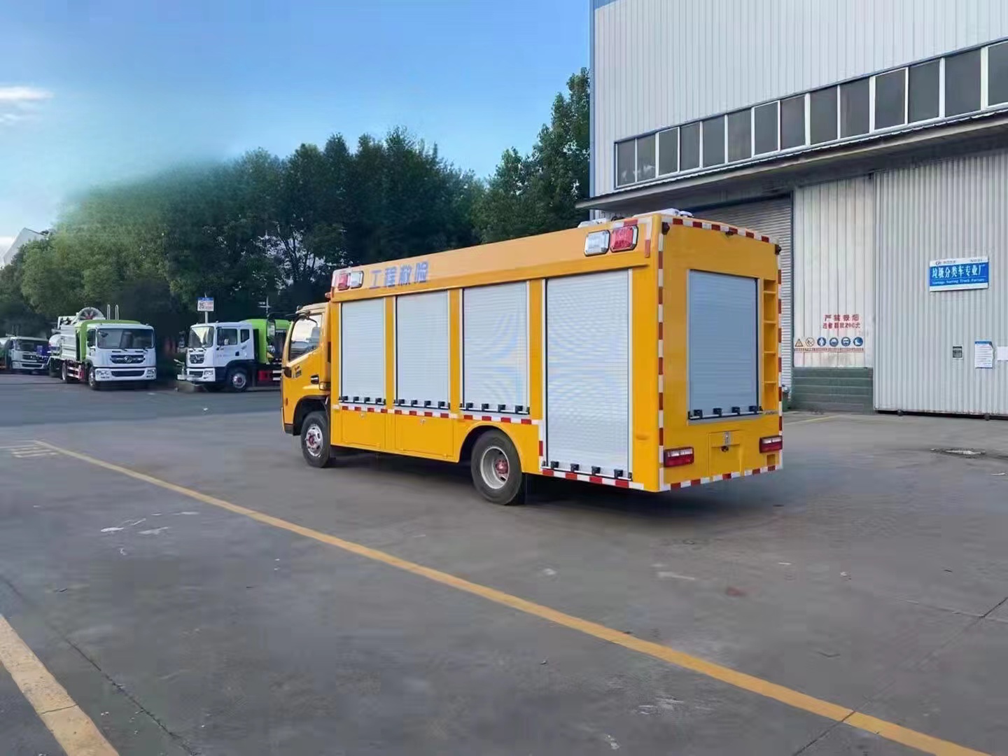 東風(fēng)多利卡搶險(xiǎn)車(chē)