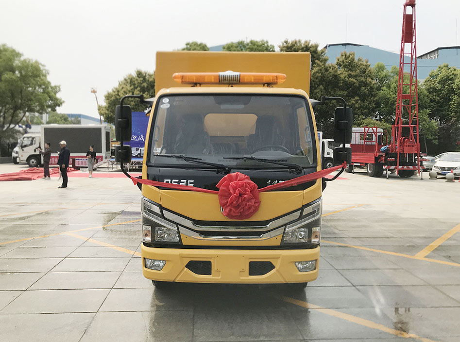 東風(fēng)小多利卡救險(xiǎn)車(chē)