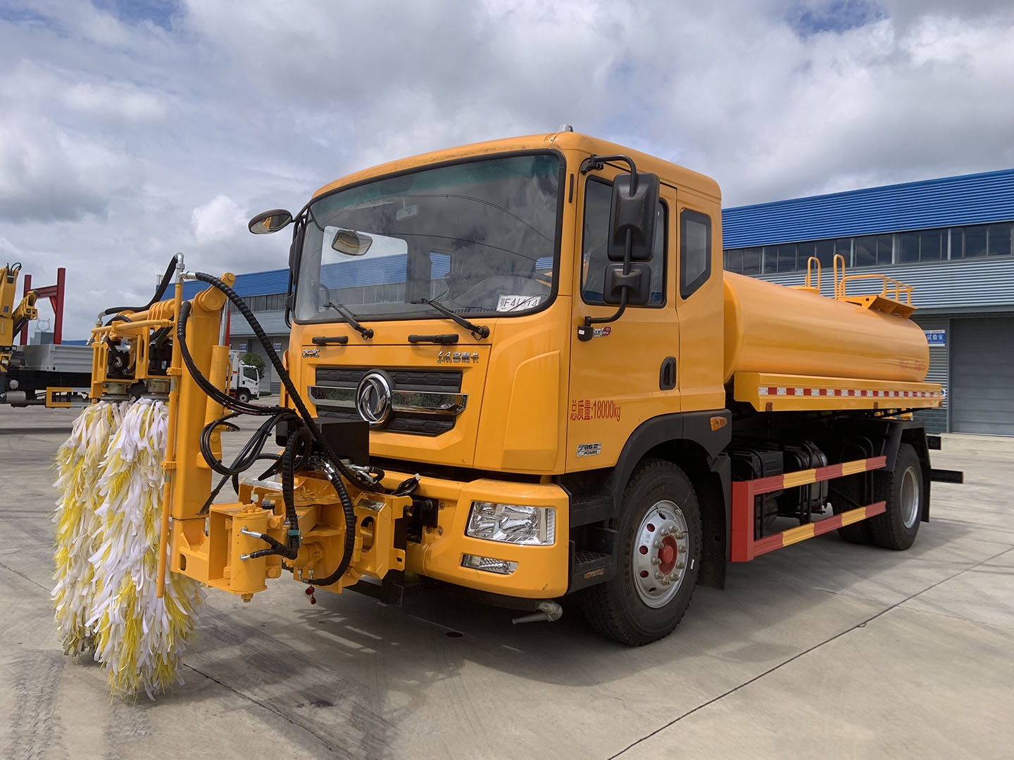 國六東風(fēng)D9城市護欄清洗車CL5180GQXE6