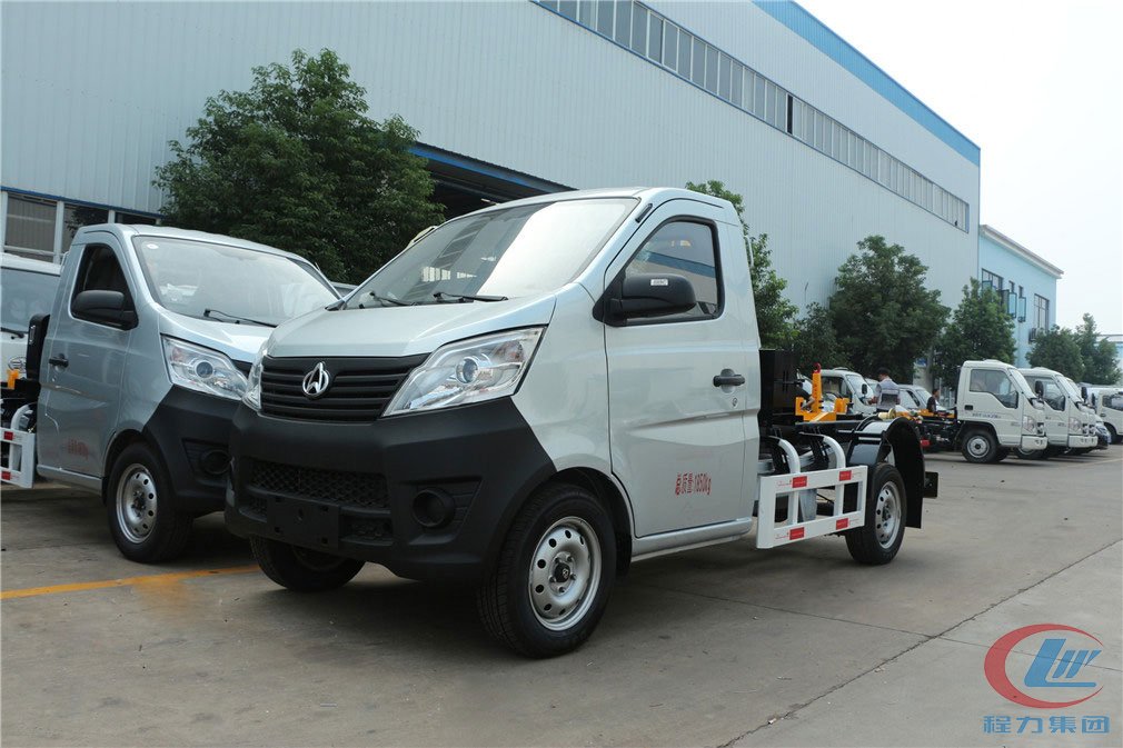 程力威長(zhǎng)安3方車(chē)廂可卸式垃圾車(chē)側(cè)面圖