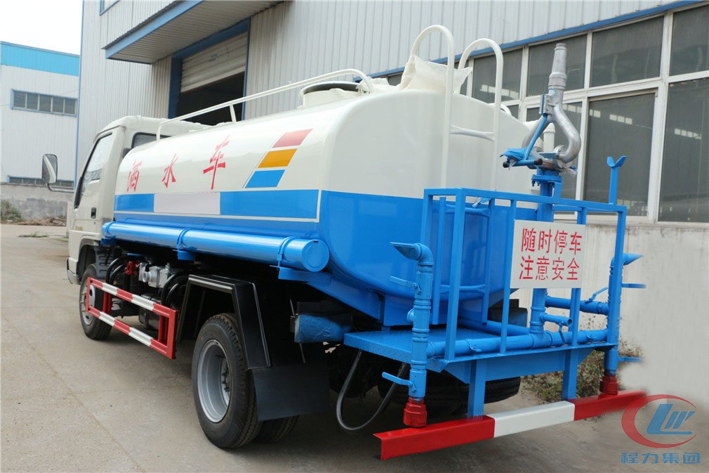 程力專(zhuān)用車(chē)福田國(guó)三5方不上戶(hù)灑水車(chē)高清圖片