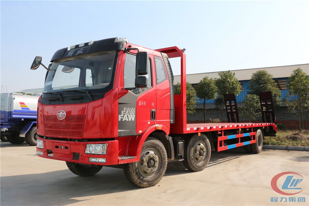 湖北程力解放小三軸平板運(yùn)輸車(chē)側(cè)面圖