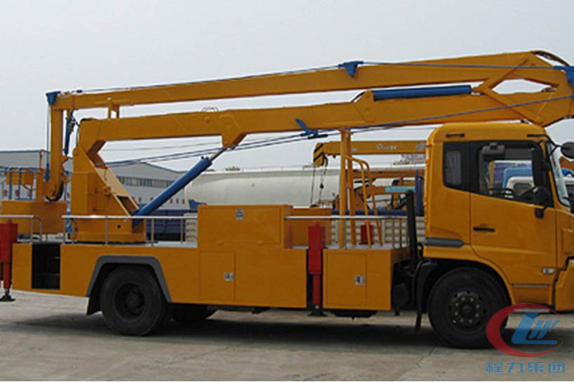 湖北程力東風24米高空作業(yè)車側(cè)面圖