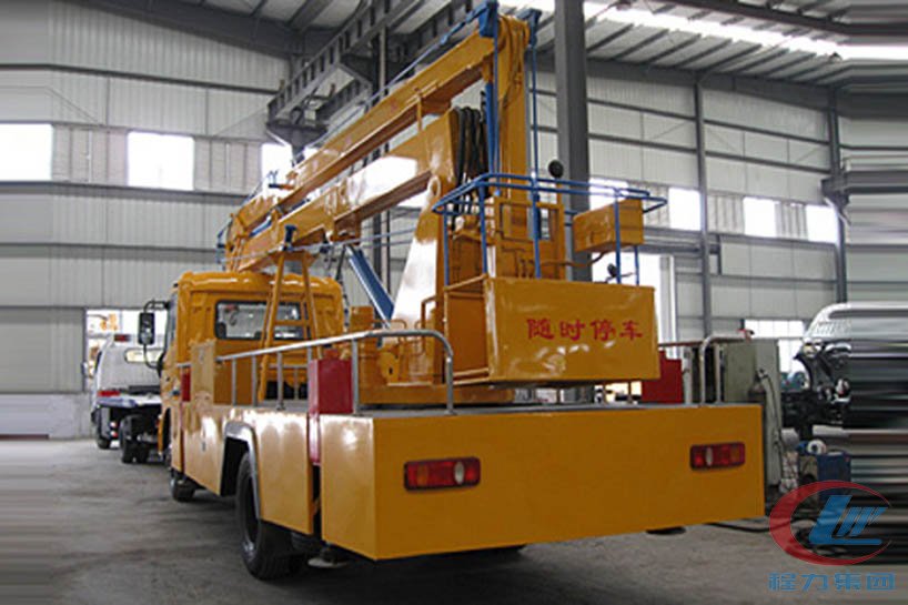 湖北程力東風24米高空作業(yè)車側(cè)面圖