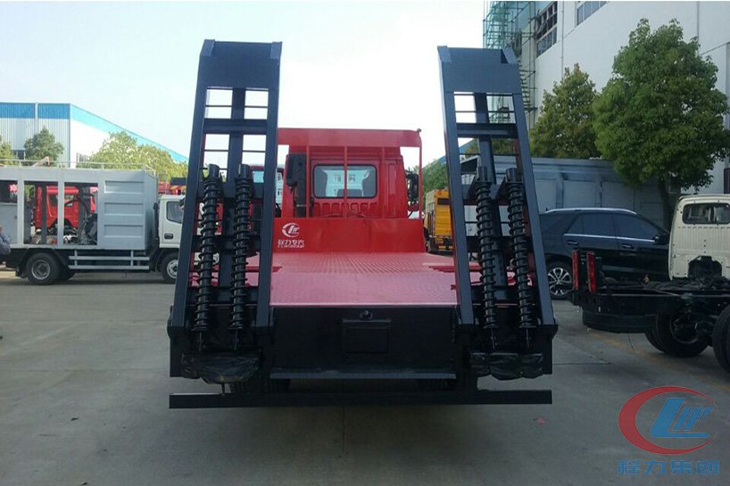 解放龍v平板運(yùn)輸車(chē)背面圖