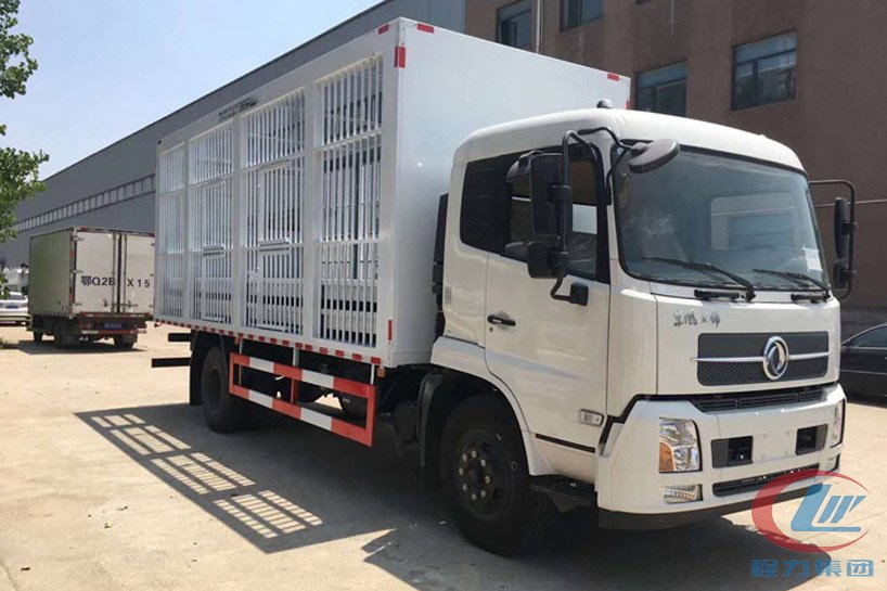 東風(fēng)天錦6米8運(yùn)豬車、畜禽運(yùn)輸車側(cè)面圖