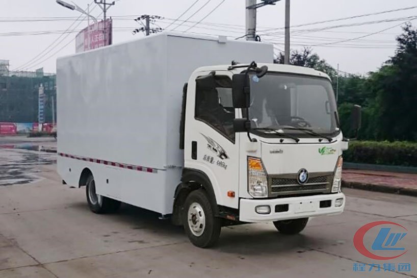重汽王牌3.8米廂長舞臺(tái)車側(cè)面圖