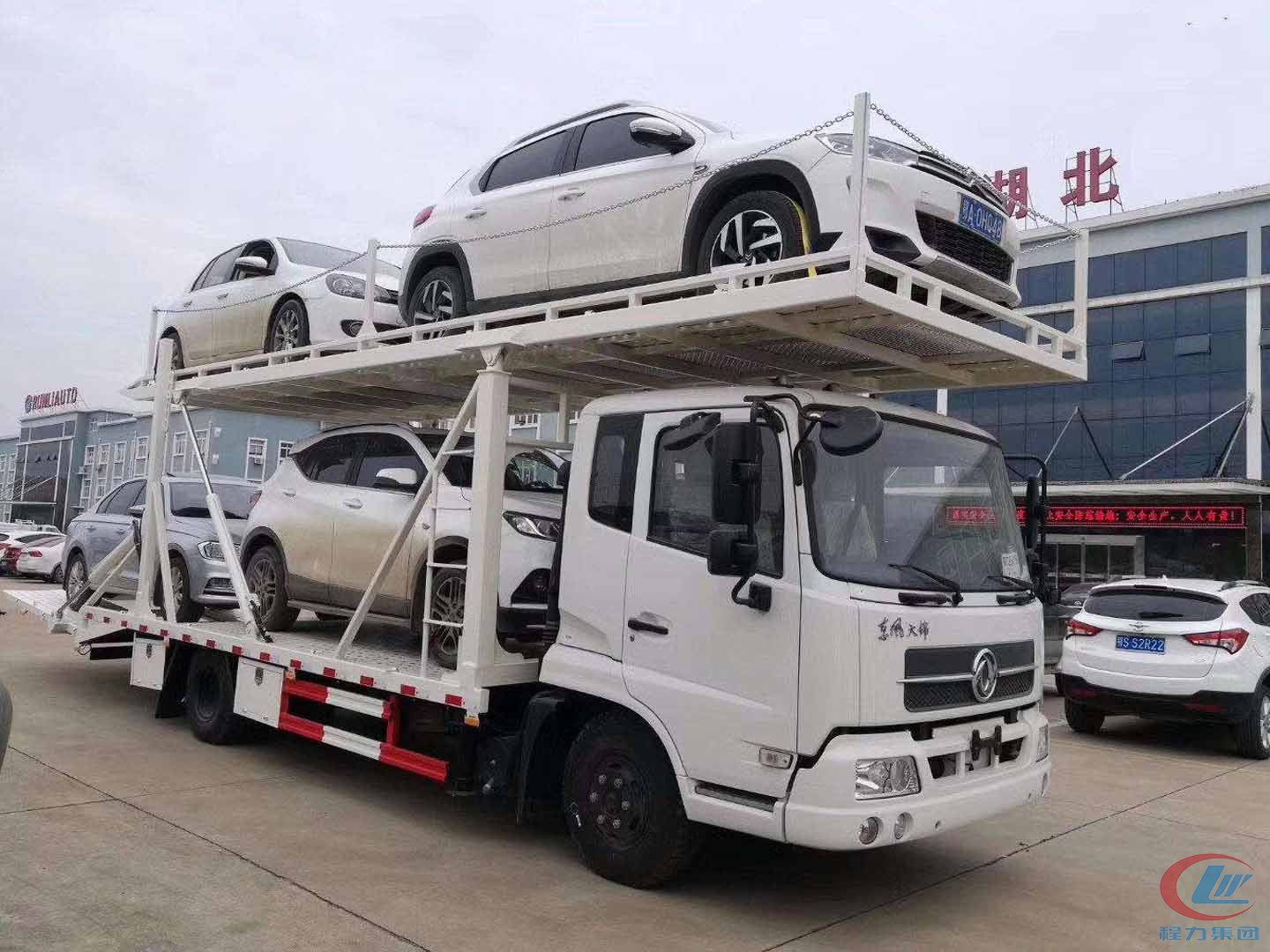東風天錦轎運車側(cè)面圖