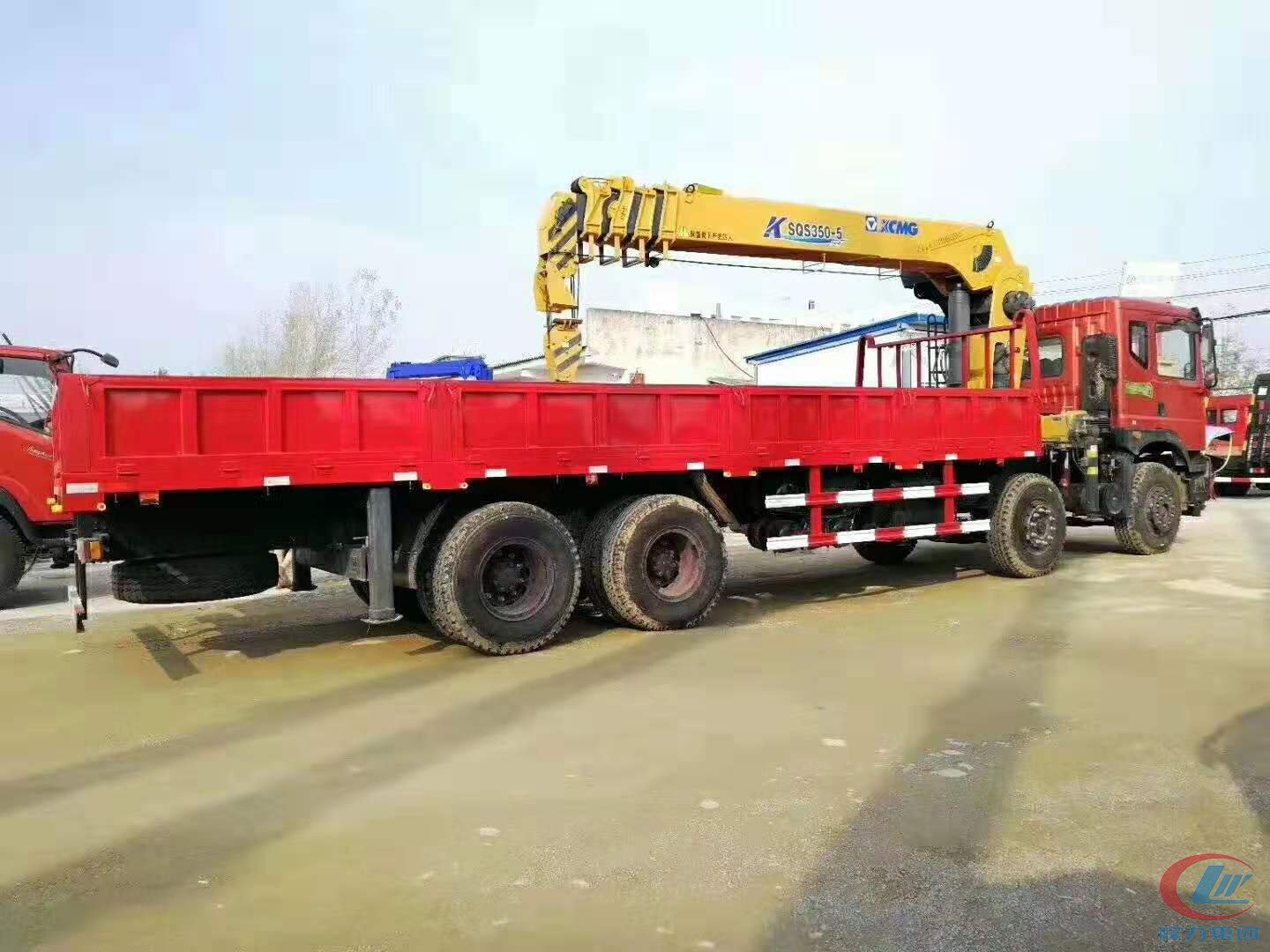 湖北程力東風(fēng)特商16噸隨車(chē)吊側(cè)面圖