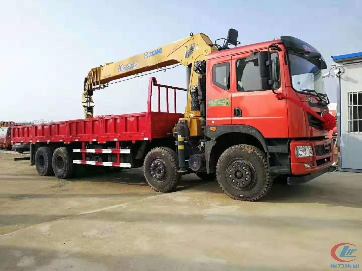 湖北程力東風(fēng)特商16噸前四后八隨車(chē)吊