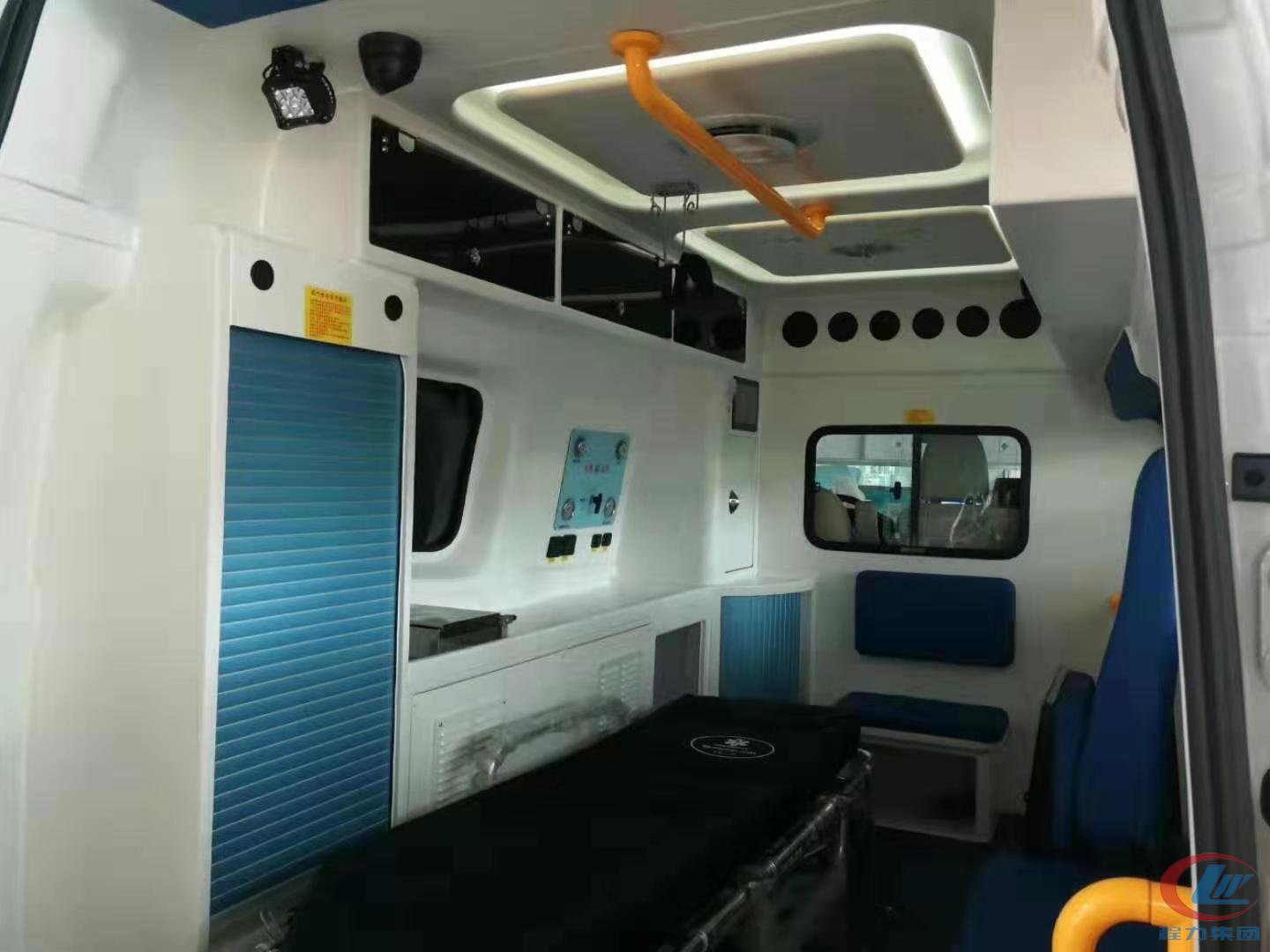 福特V362國(guó)六高端航空版救護(hù)車(chē)