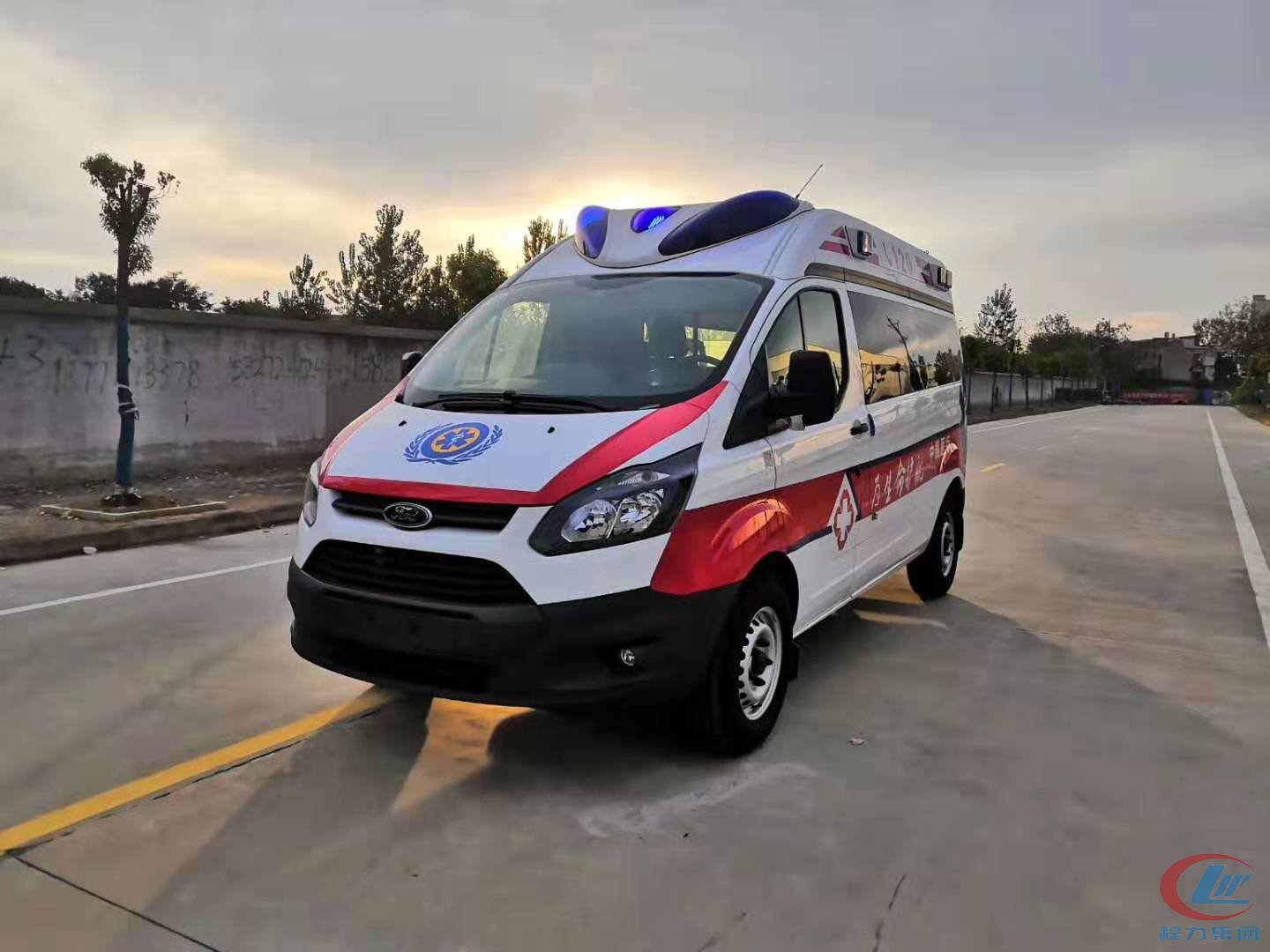 福特V362國(guó)六高端航空版救護(hù)車(chē)